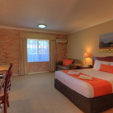 Endeavour Court Motor Inn Dubbo Extérieur photo