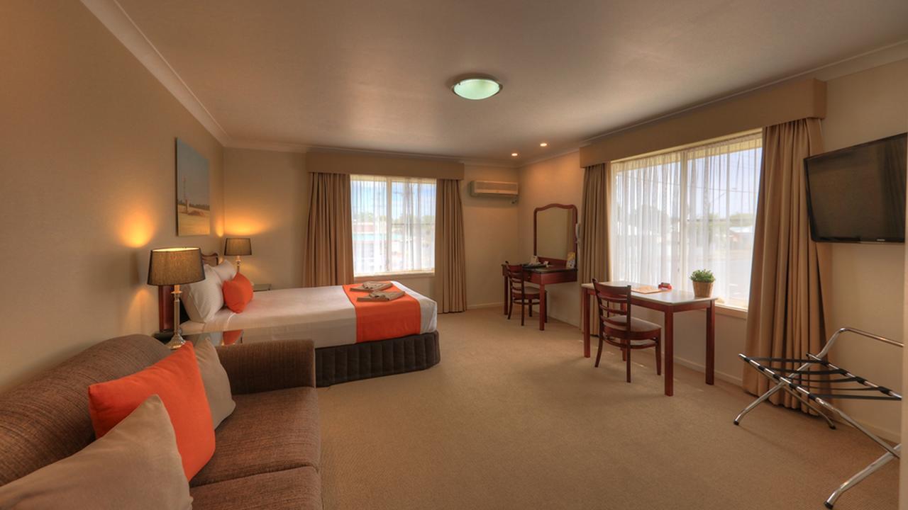 Endeavour Court Motor Inn Dubbo Extérieur photo