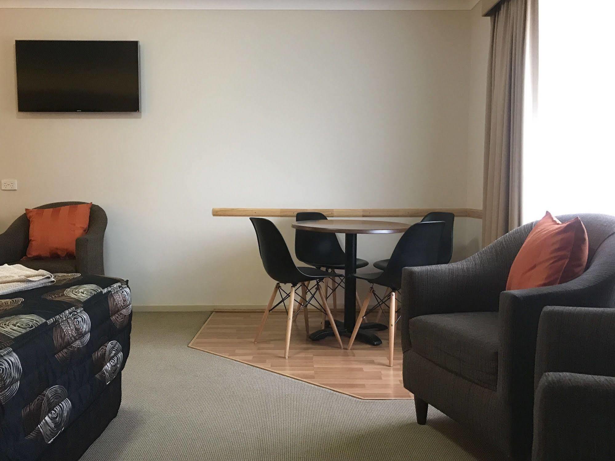 Endeavour Court Motor Inn Dubbo Extérieur photo