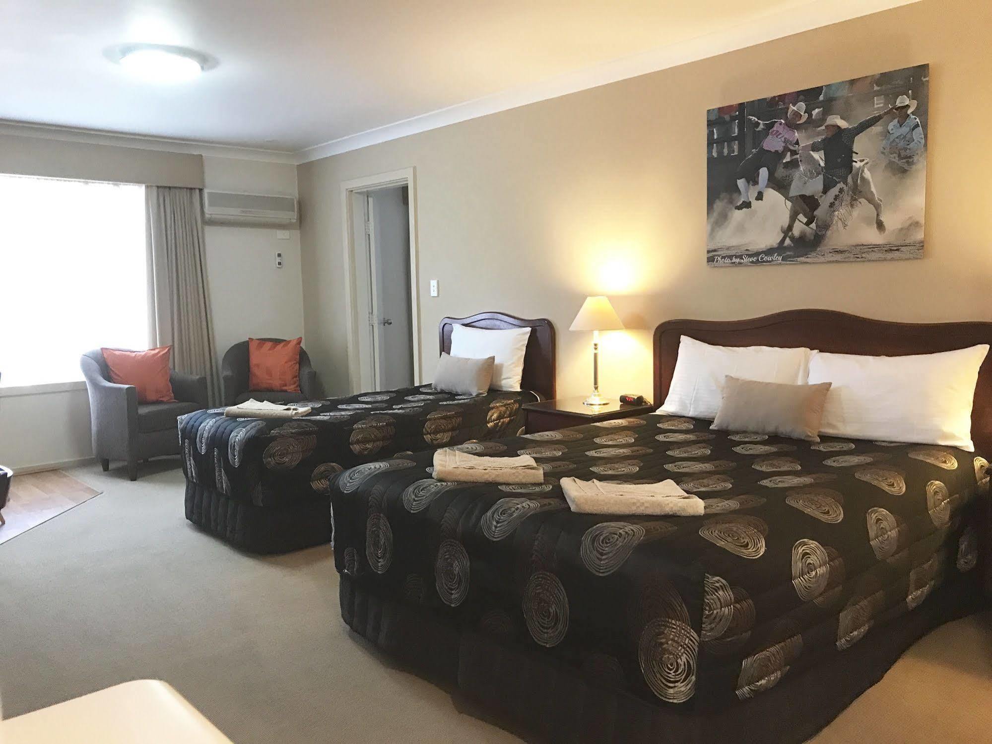 Endeavour Court Motor Inn Dubbo Extérieur photo