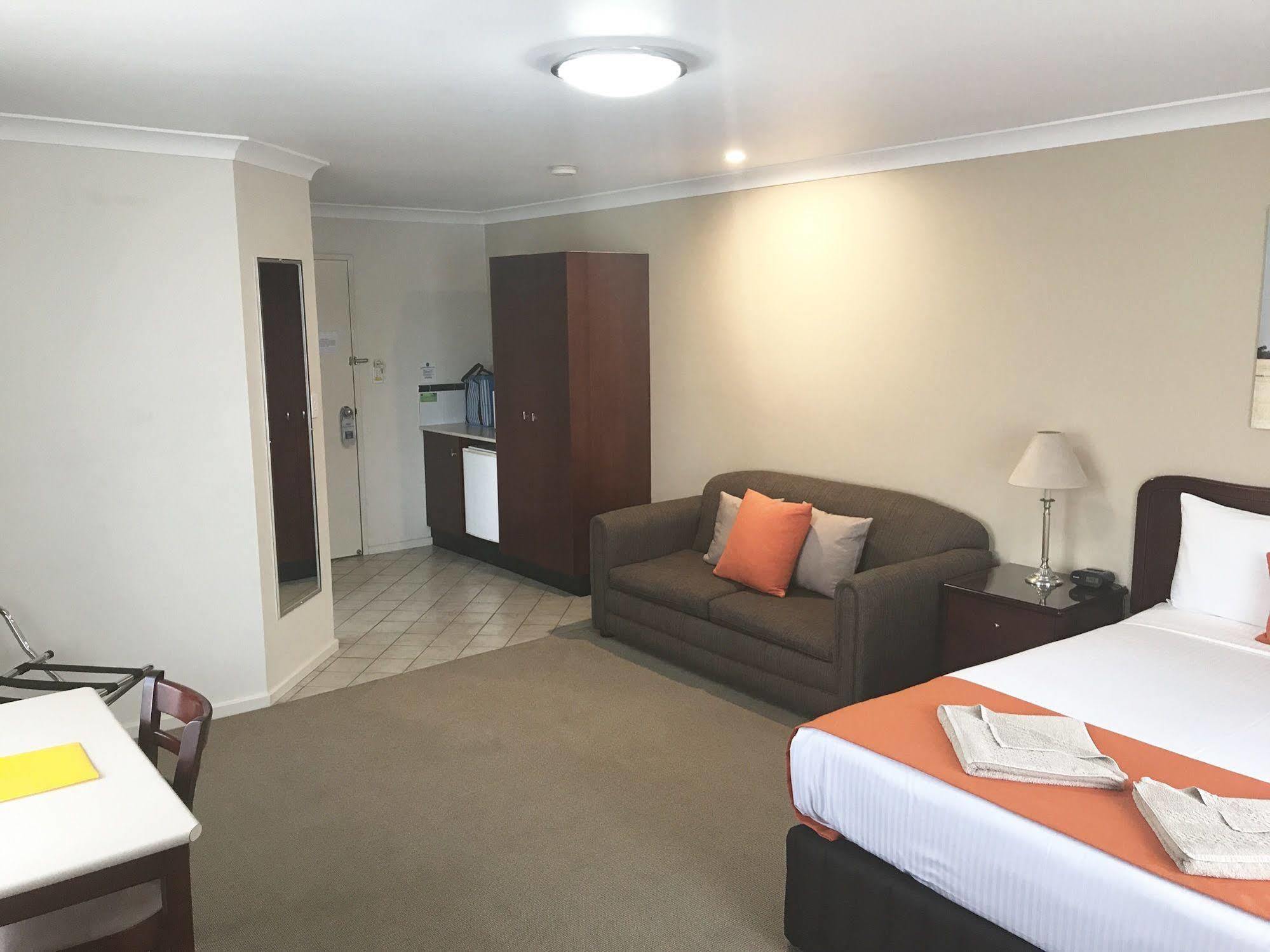 Endeavour Court Motor Inn Dubbo Extérieur photo