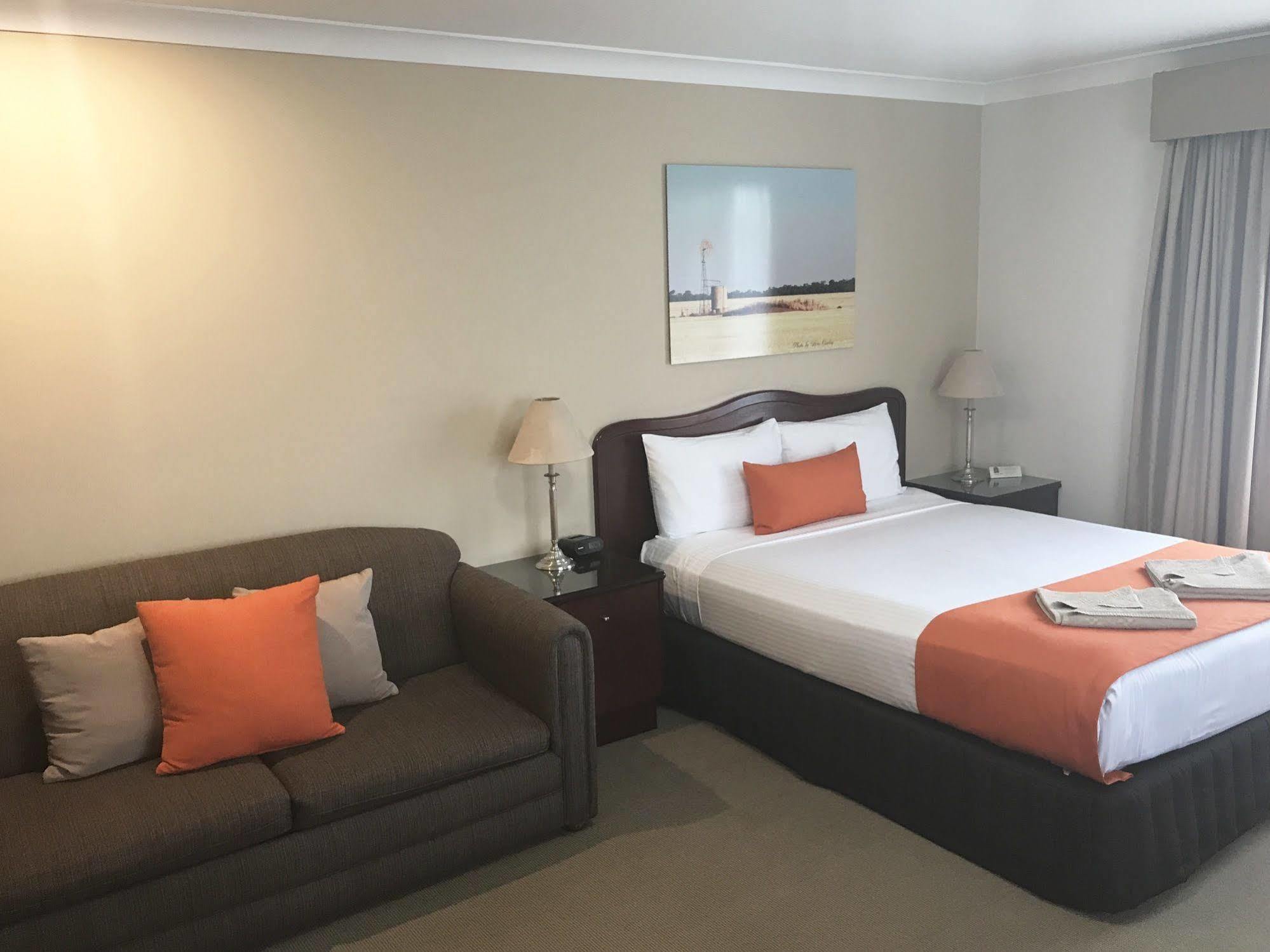 Endeavour Court Motor Inn Dubbo Extérieur photo