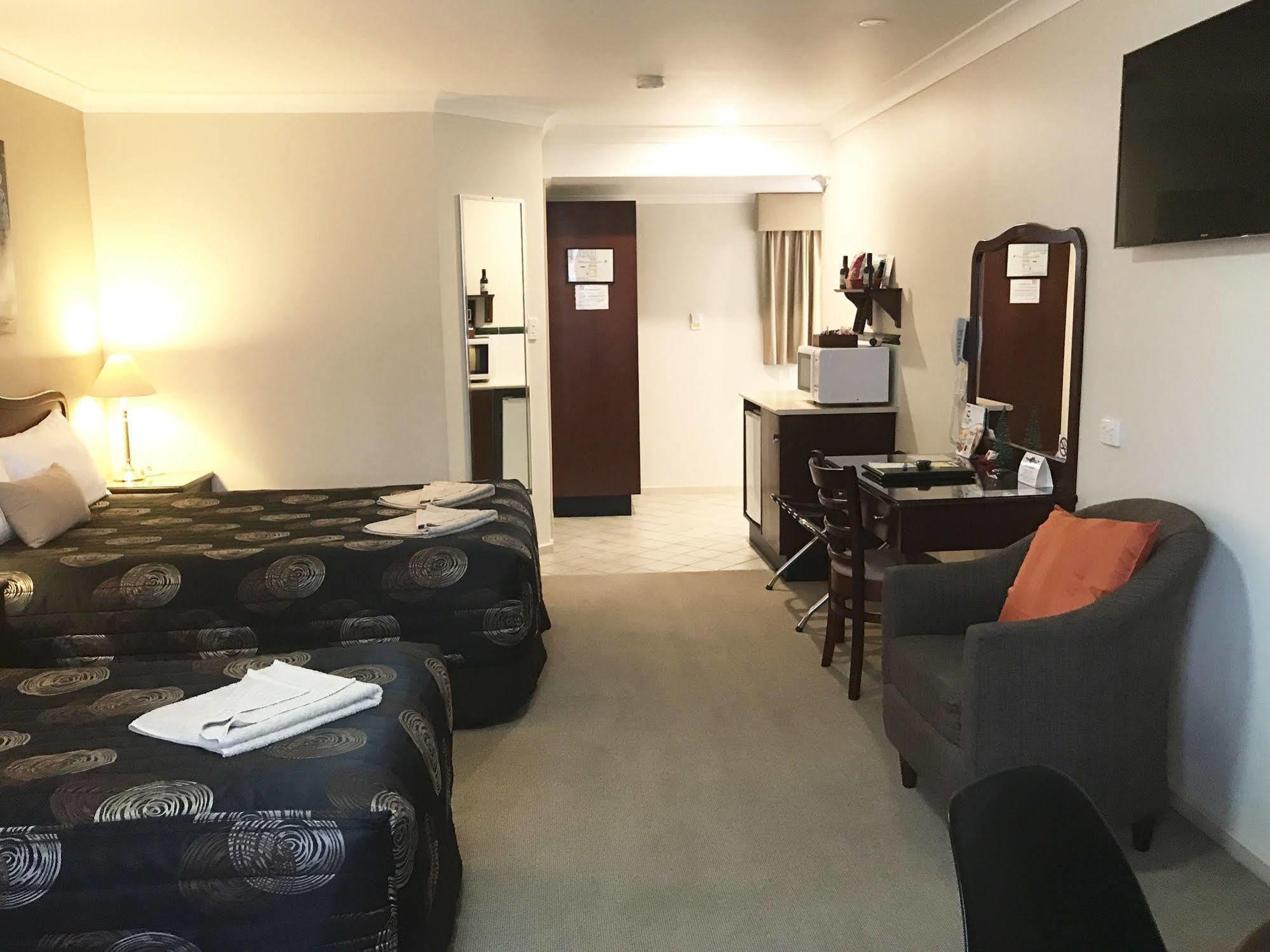 Endeavour Court Motor Inn Dubbo Extérieur photo