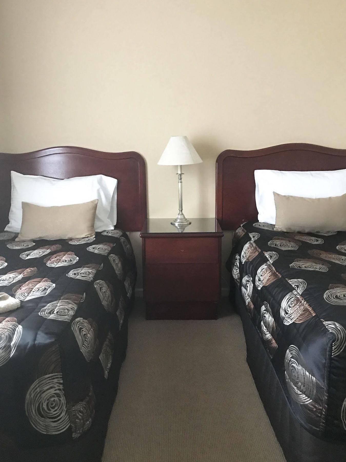 Endeavour Court Motor Inn Dubbo Extérieur photo